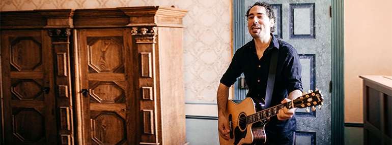 chris-rehers-singer-guitarist-1